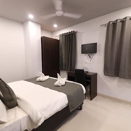 Nirpra Regency Hotel Új-Delhi Kültér fotó
