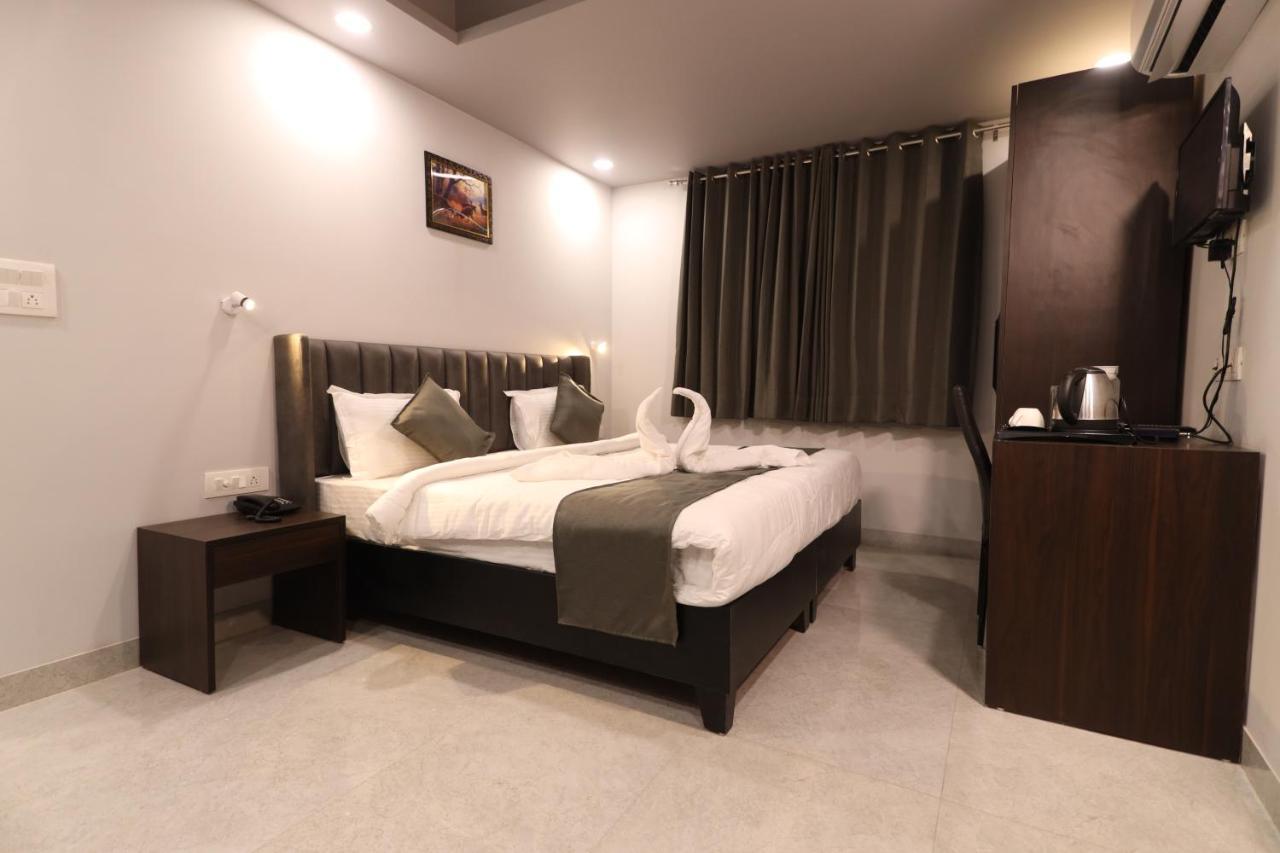 Nirpra Regency Hotel Új-Delhi Kültér fotó