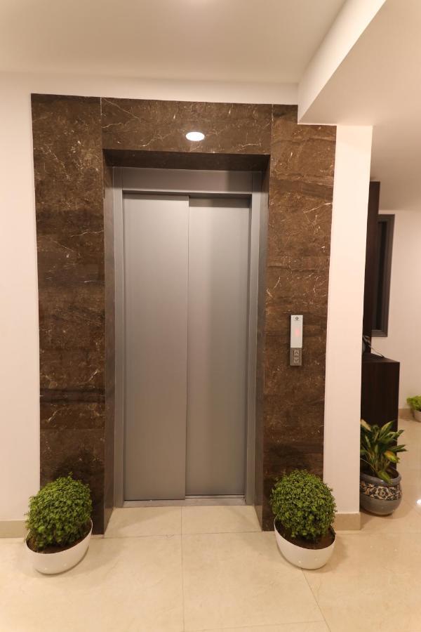 Nirpra Regency Hotel Új-Delhi Kültér fotó