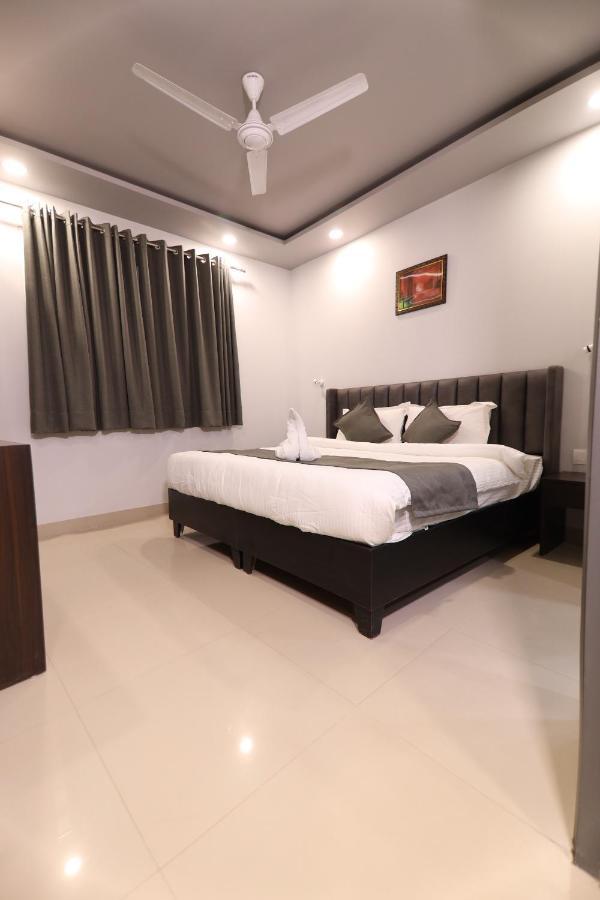 Nirpra Regency Hotel Új-Delhi Kültér fotó