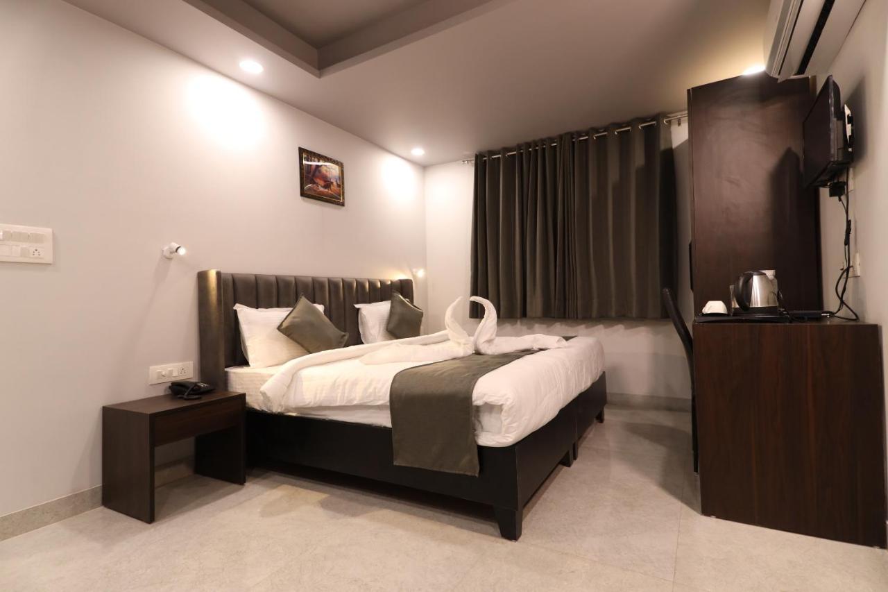 Nirpra Regency Hotel Új-Delhi Kültér fotó