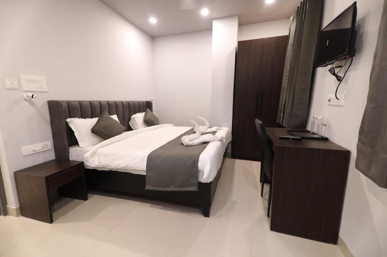 Nirpra Regency Hotel Új-Delhi Kültér fotó