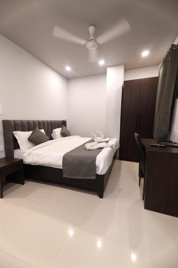 Nirpra Regency Hotel Új-Delhi Kültér fotó