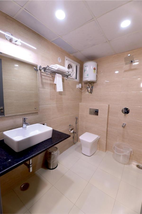 Nirpra Regency Hotel Új-Delhi Kültér fotó