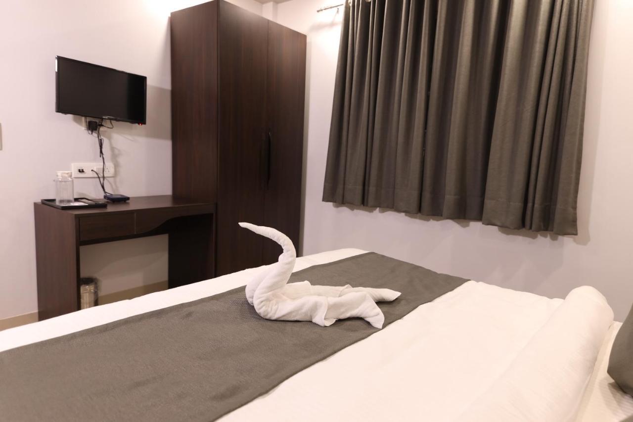 Nirpra Regency Hotel Új-Delhi Kültér fotó